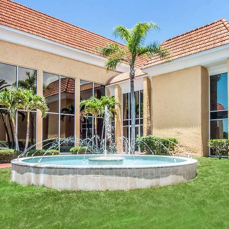 Quality Inn & Suites Conference Center New Port Richey Exterior foto