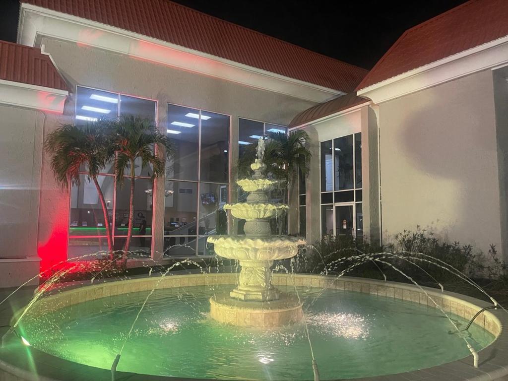 Quality Inn & Suites Conference Center New Port Richey Exterior foto